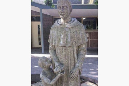 Похожий на пенис батон хлеба вызвал скандал в австралийской католической школе