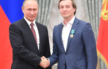 Путин наградил орденом поддержавшего войну актера Безрукова