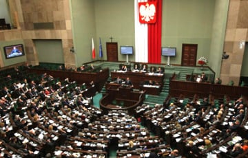 Сейм Польши одобрил закон, разрешающий использовать оружие на границе с Беларусью
