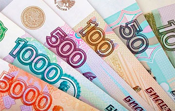 Беларус хотел обменять 10 миллионов московитских рублей на доллары, но остался без денег