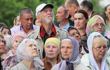 В каком возрасте уходят на заслуженный отдых наши соседи?