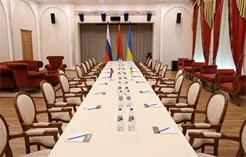 Bellingcat: Три делегата, участвовавшие в переговорах Украины и РФ, могли быть отравлены химоружием