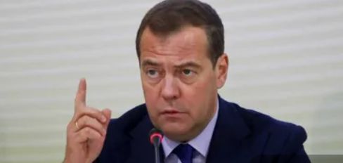 Медведев назвал европейцев «недоумками», а Урсулу фон дер Ляйен — «омерзительной старухой»