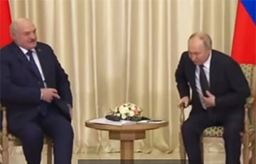 Лукашенко лебезит перед Путиным