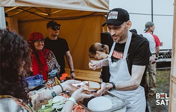 Сергей Тихановский жарил котлеты