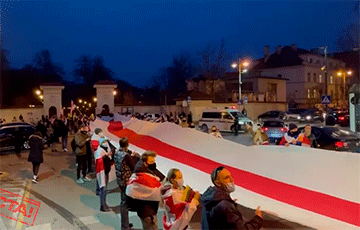 У посольства Беларуси в Вильнюсе прошла акция в поддержку студентов