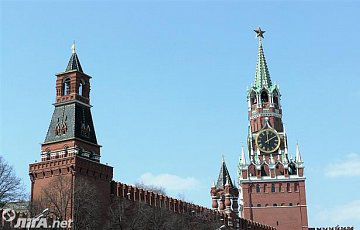 Башни Кремля трещат