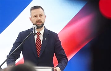 Министр обороны Польши озвучил три версии ночного взрыва на кукурузном поле