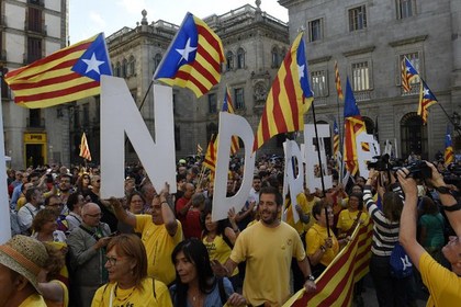 Действие указа о референдуме в Каталонии приостановлено