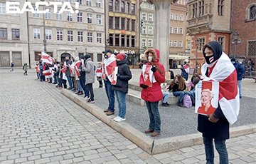 Белорусы провели яркую акцию солидарности во Вроцлаве