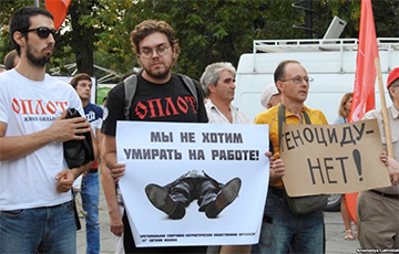 На митинге против повышения пенсионного возраста Медведева «предали анафеме»