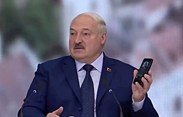 В Сети смеются над Лукашенко из-за слов о «беларусском телефоне»