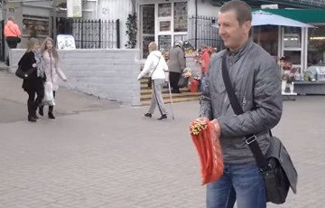 В Гродно активисты БХД сорвали продажу флажков с «георгиевской» лентой