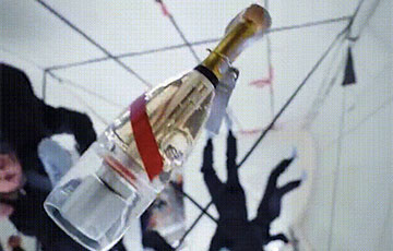 Появилось первое в мире шампанское, которое можно пить в невесомости