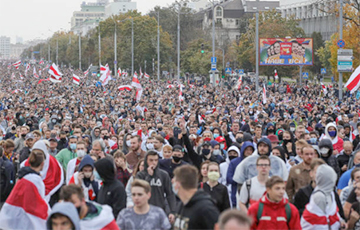Виктор Шендерович: Белорусы, десятки миллионов с надеждой смотрят на вас
