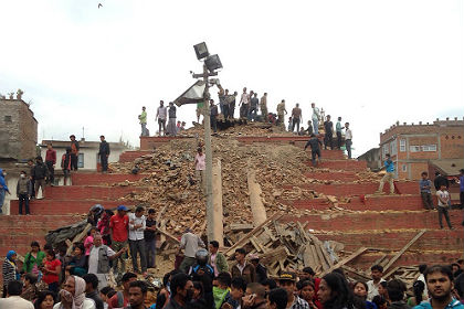 Число погибших в результате землетрясения в Непале превысило 400 человек