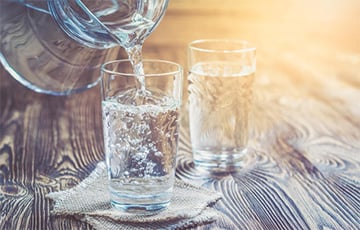 Ученые отменили правило восьми стаканов воды в день