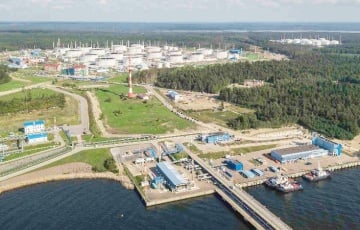 В Московии после атаки дронов горит балтийский порт Высоцк
