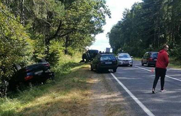 Под Волковыском Audi сбила двух работников лесхоза при обгоне
