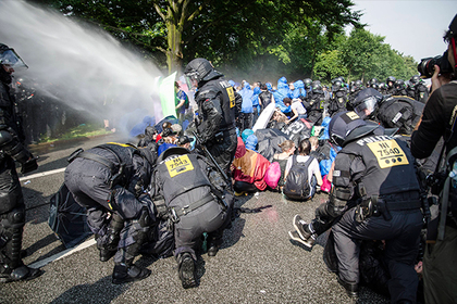 В результате беспорядков в Гамбурге пострадали около 500 полицейских