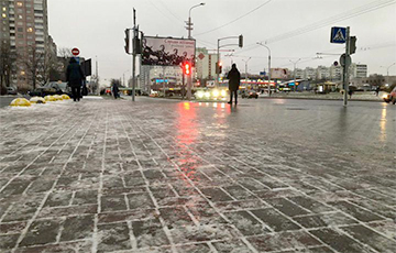 Дороги в Беларуси сковала гололедица