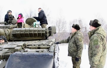Московитским детям стали проводить «елки на танке»
