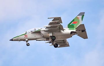 Бангладеш, Лаос, Мьянма: кто еще использует самолеты Як-130 и как они оказались в Беларуси?
