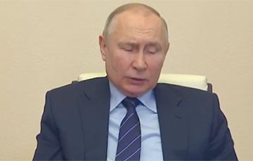 Путин, уцепившись руками за стол, сделал странное заявление