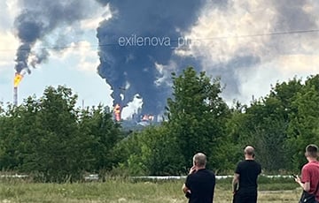 Украина впервые ударила по самому большому НПЗ в Московии