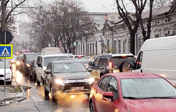 Половина Молдовы осталась без света из-за ракетных ударов по Украине
