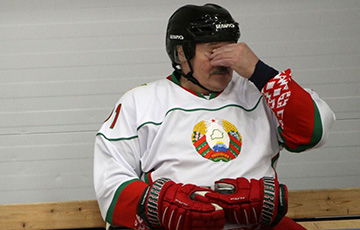 Лукашенко с трясущейся головой стал посмешищем на льду