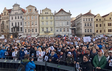 В Праге тысячи чехов потребовали отставки премьера Бабиша