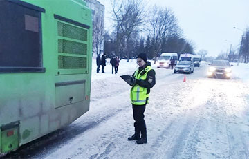 В Жодино дверь автобуса зажала шубу пенсионерки