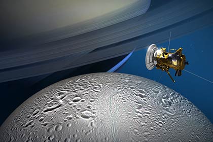 Станция Cassini сделала снимок Прометея и полумесяца Сатурна III