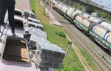 Беларусские сигареты нашли в вагоне с зерном на границе РФ и Латвии
