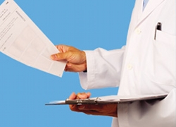 Листовки провластного кандидата раздают врачи «скорой»