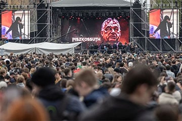 В Будапеште более 100 тысяч человек вышли на протест против Орбана