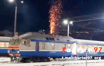 На вокзале в Барановичах наблюдали необычный фейерверк из искр