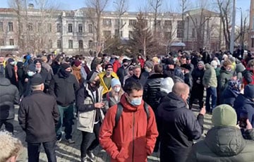 Жители Сибири и Дальнего Востока вышли на митинги против войны