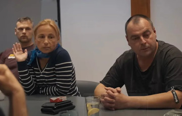 Граждан Чехии, которые отрицали войну в Украине, привезли в зону боевых действий