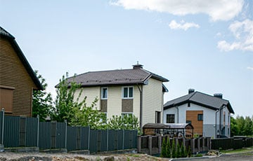 Можно ли беларусам поставить второй забор вплотную к соседскому?