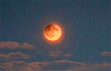 Беларусы вчера наблюдали лунное затмение