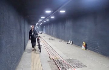 Уникальный подземный переход в Минске начали ремонтировать всего через четыре месяца после открытия