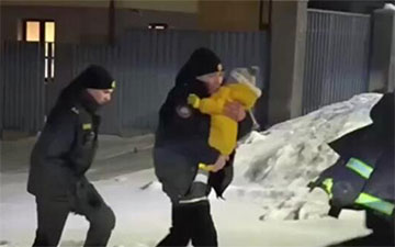 В лесу под Минском потерялась женщина с полуторагодовалым ребенком