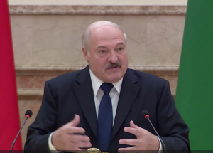 Лукашенко заявил, что никому не отдаст Беларусь